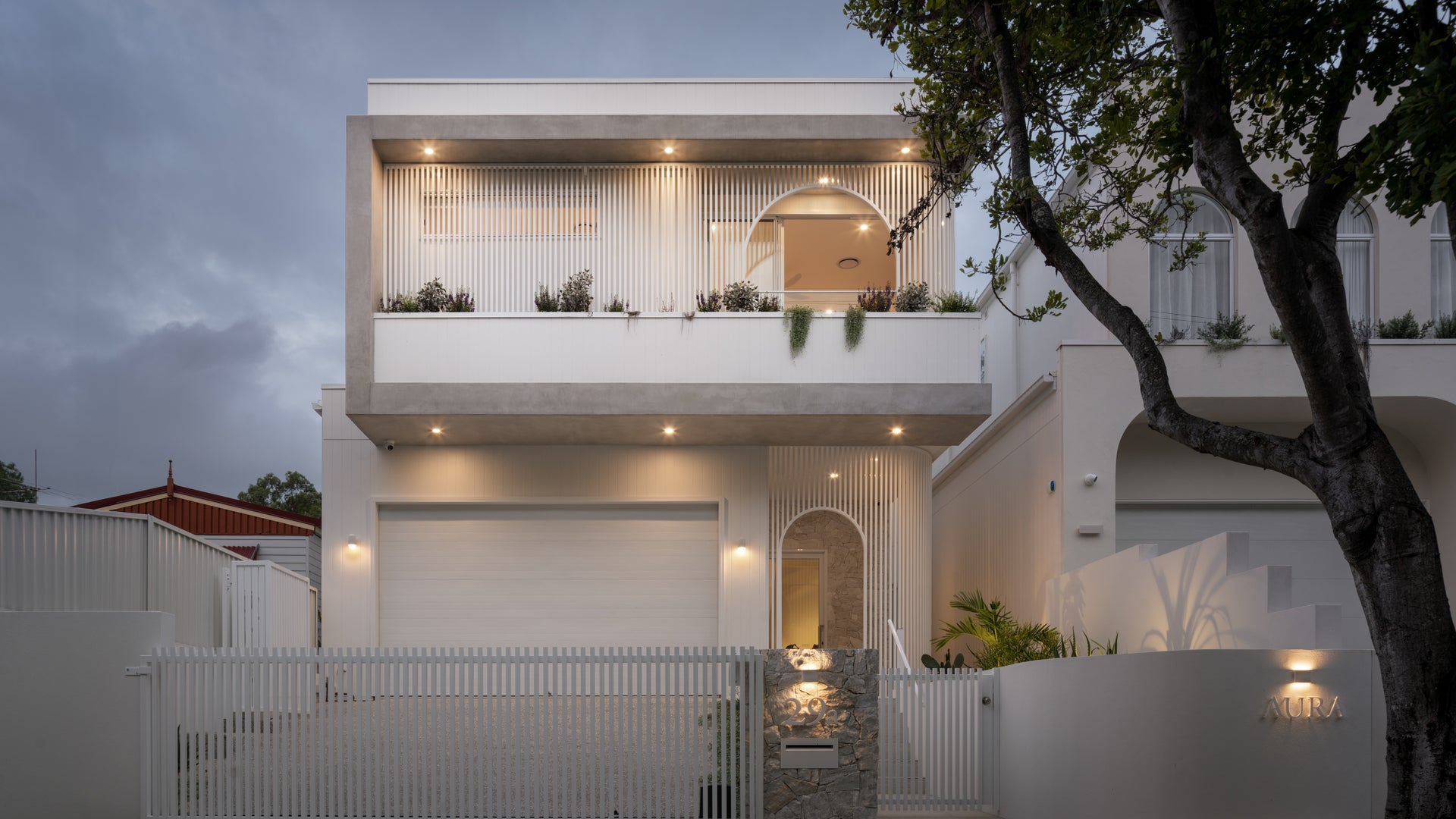 AURA, Taringa